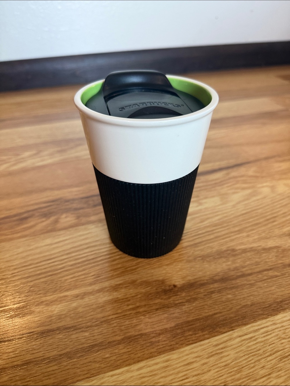 Starbucks 2012 VIA Ready Brew White Ceramic Travel Mug Tumbler 8oz Black Sleeve